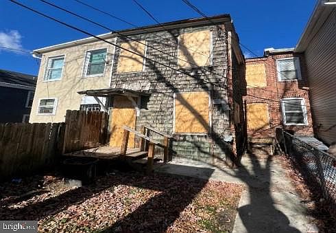 2nd image of 605 E 38th St