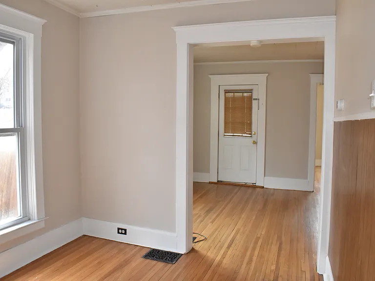 472 Coffeen St — Photo 15