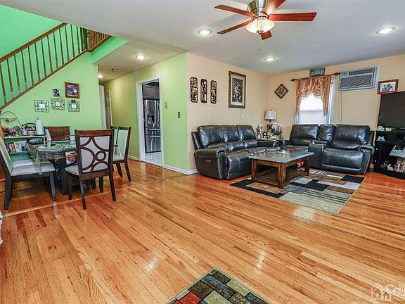 4th image of 249 E Henry Pl