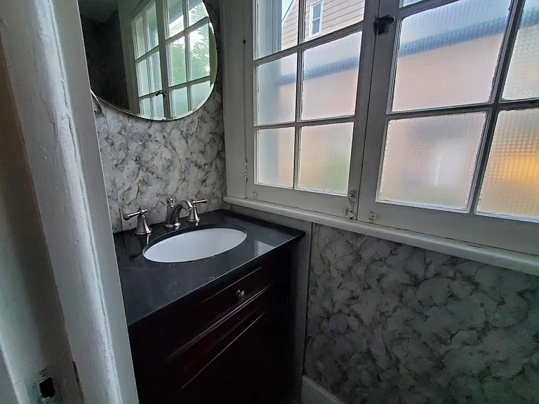 322 Lincoln Ave — Photo 9