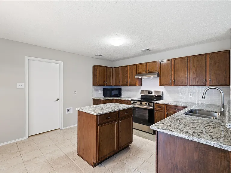 2308 Shadabury Dr — Photo 15