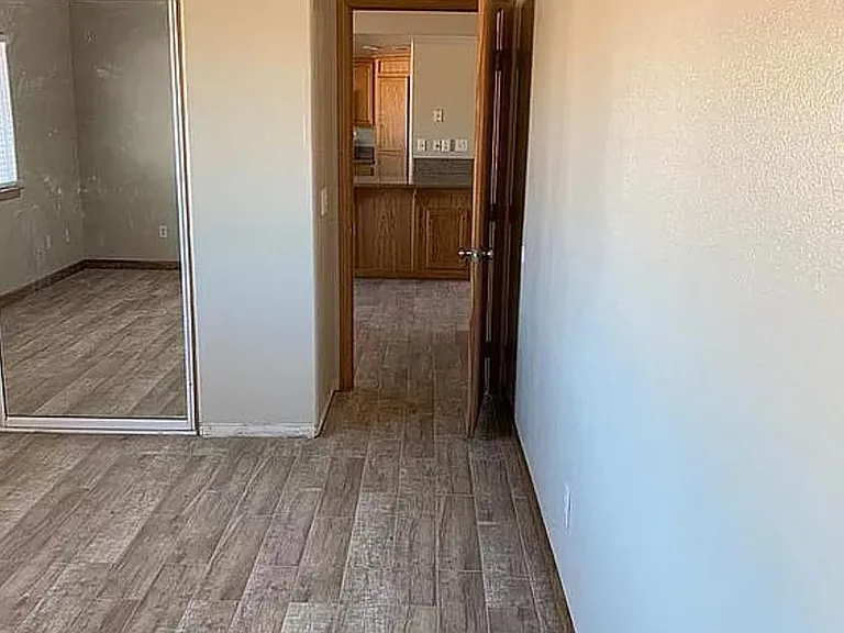 9822 Hawthorne Ave — Photo 55