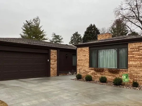 9777 Hamilton Plz, Omaha, NE 68114