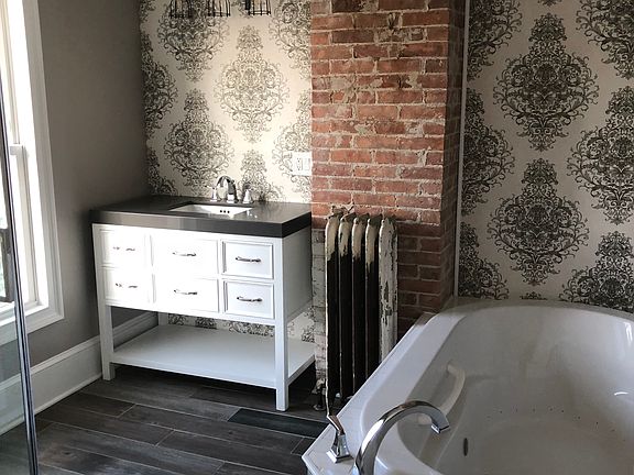 5th image of 581 Hudson Ave