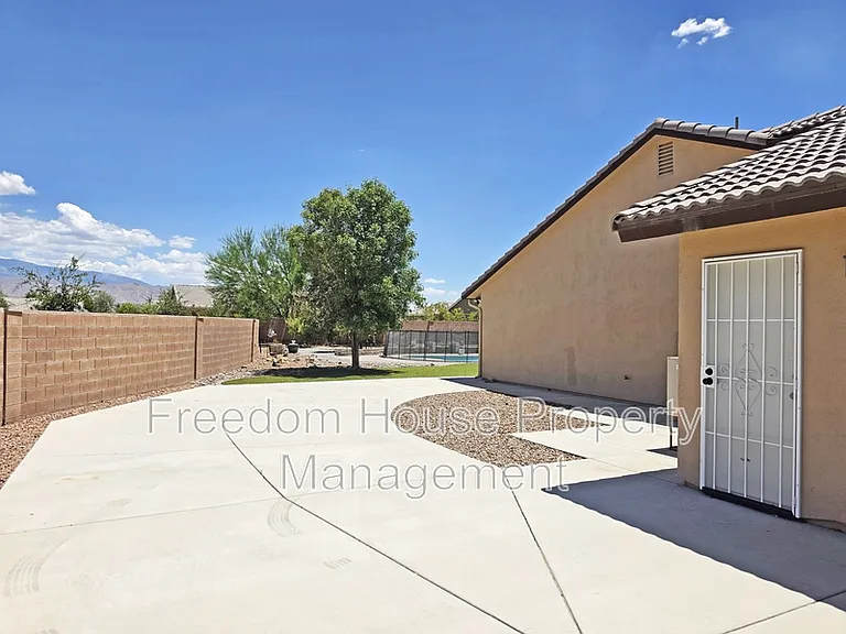 111 Mondale Ct — Photo 53