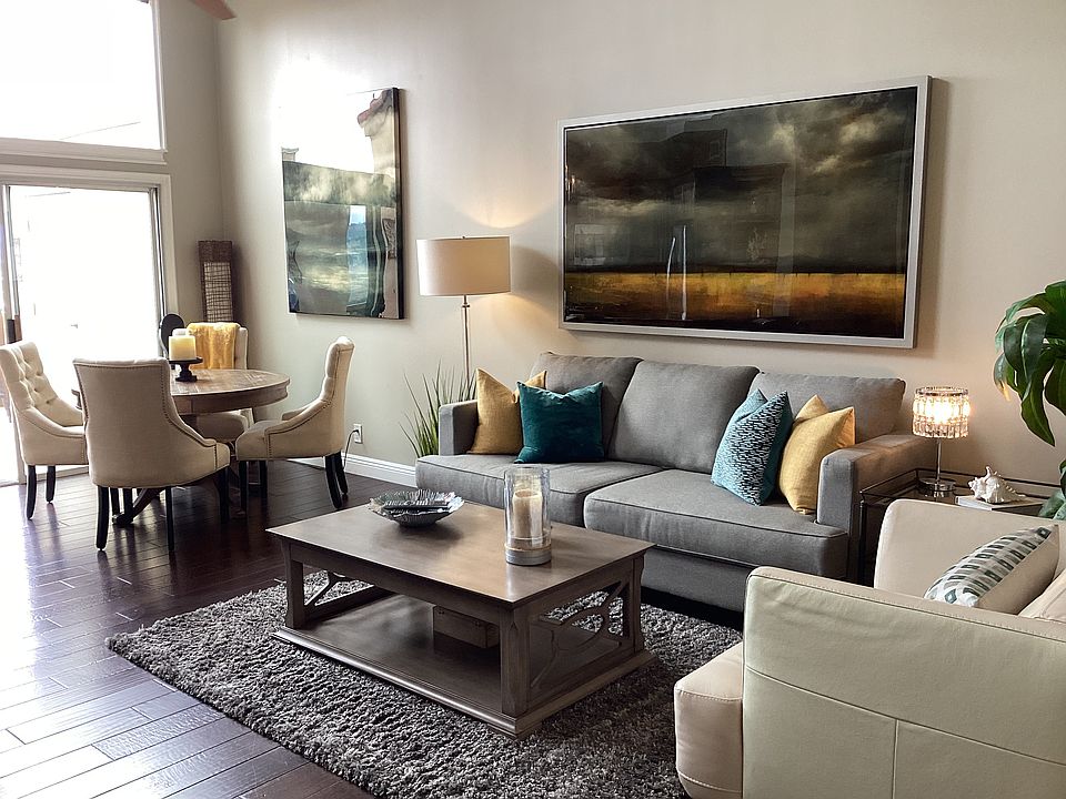 Living / Dining Area