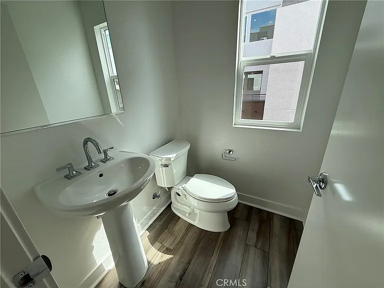 693 S Lyon St #693 — Photo 4