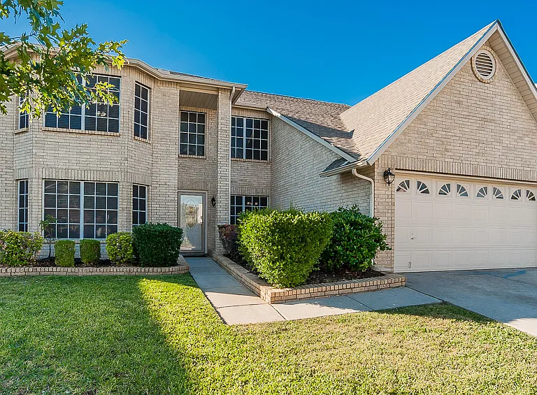 318 Kissimmee Dr — Photo 2