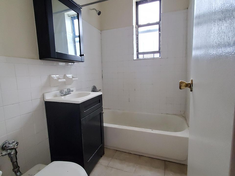 2nd image of 1823 White Plains Rd APT 5B