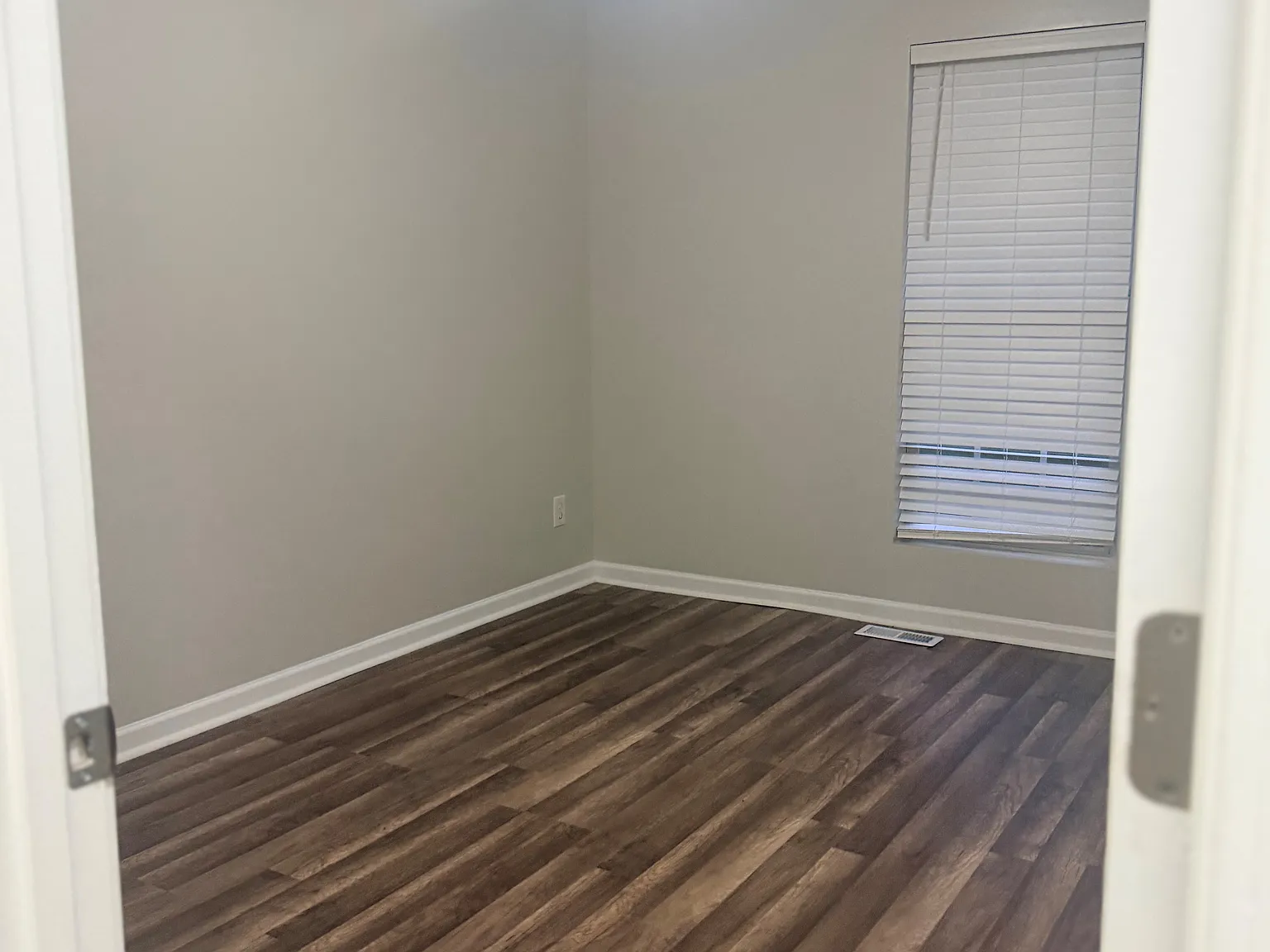 3 bed, 2.5 bath, 1422 sqft, $2,000 — Photo 3