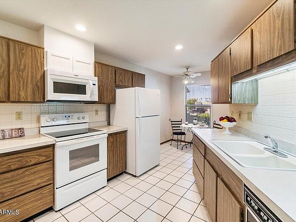 3rd image of 13813 N DEL WEBB Boulevard