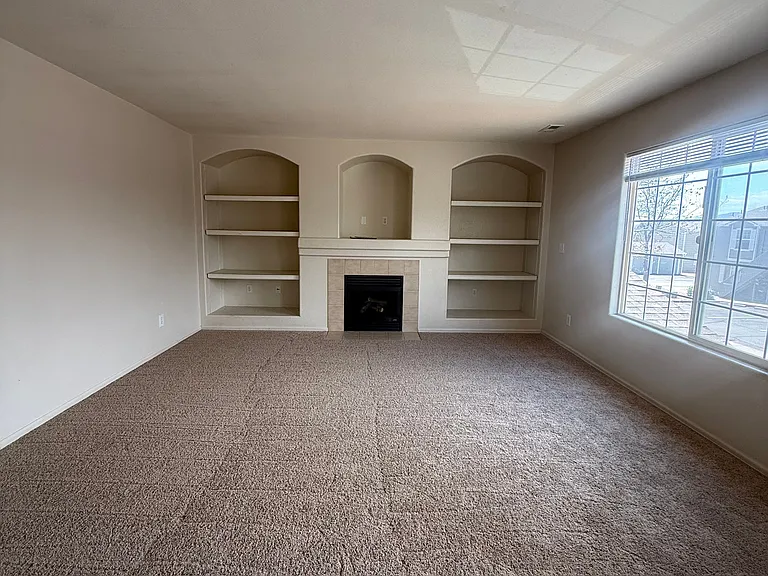 315 Ellers Grv — Photo 6