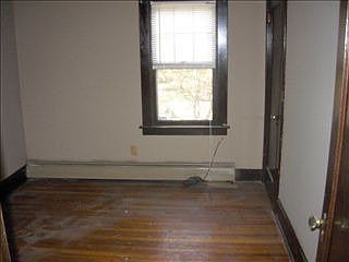 4th image of 1180 College Ave