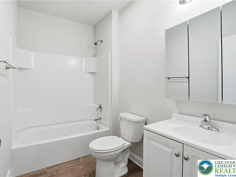 109 S Centre St #4 — Photo 5
