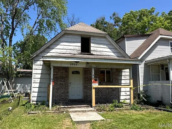 2205 E 24th St, Granite City, IL 62040