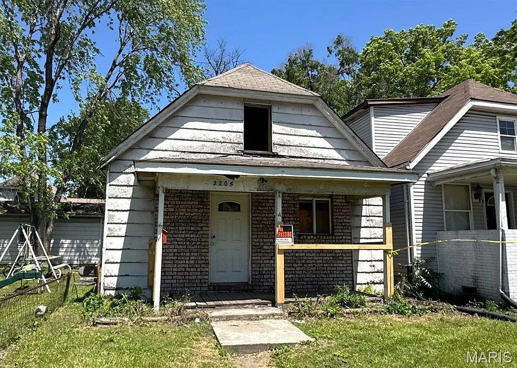 2205 E 24th St photo 1
