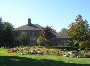 711 Lakeshore Dr, Grosse Pointe, MI 48236