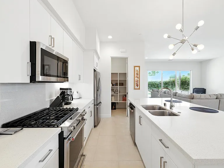 3345 Ambassador Dr — Photo 12