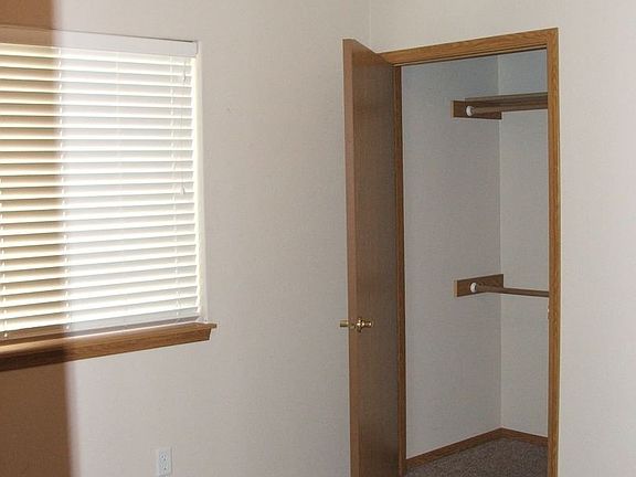 5th image of 916 N Bluffwood Ln APT 11