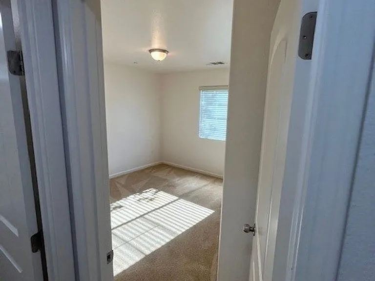 414 Edgewater St — Photo 15