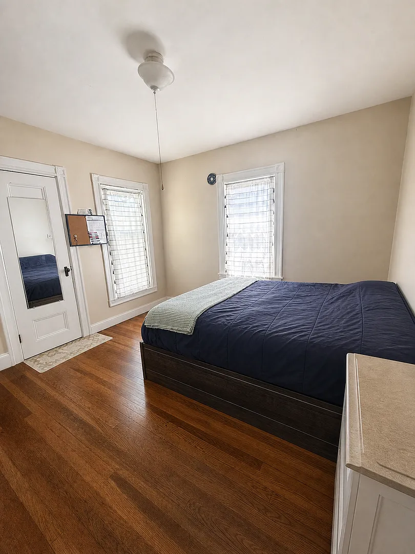 Cat Friend Duplex Home With Two Free Parking Spots Included In The Rent! Perfect Location Near Br... — Photo 3