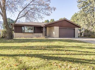 8381 S Verdev Dr, Oak Creek, WI 53154