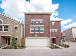 11511 Main Pine Dr, Houston, TX 77025