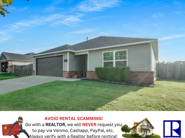 1091 S Spritz Dr, Fayetteville, AR 72701