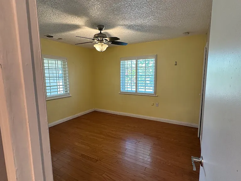 483 E Daleville Ave — Photo 11