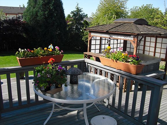 Right side view of Deck