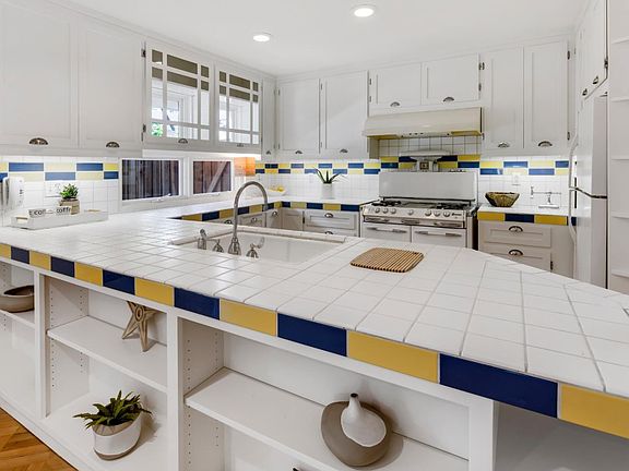 5th image of 2883 Kipling St