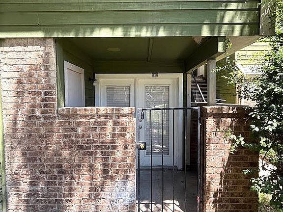 4th image of 9833 Walnut St #101