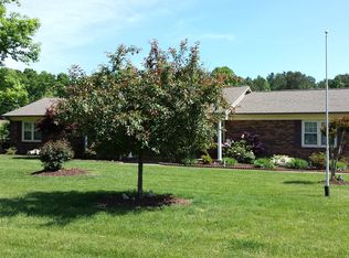 1855 Waterfalls Dr, Lincolnton, NC 28092