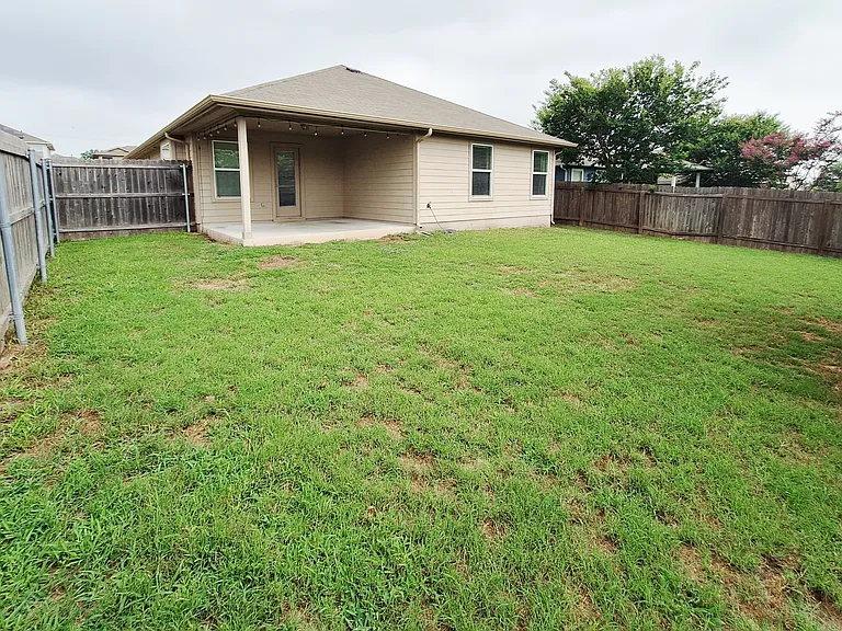 325 Comal Run — Photo 33