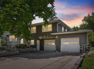 1029 W 13th St, Cedar Falls, IA 50613
