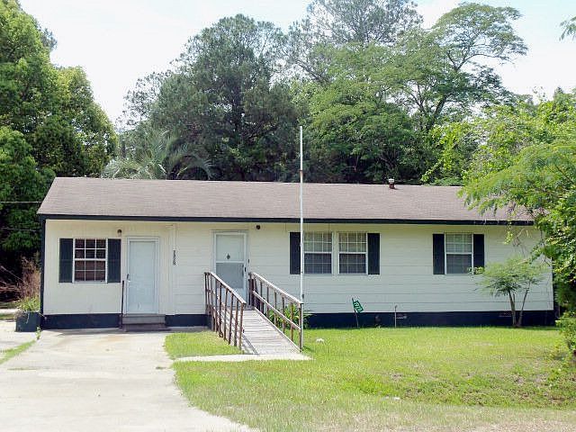 2nd image of 1928 5th St SE