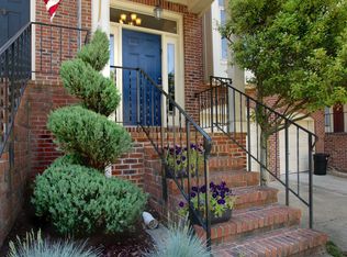 128 E Colonial Dr, Occoquan, VA 22125