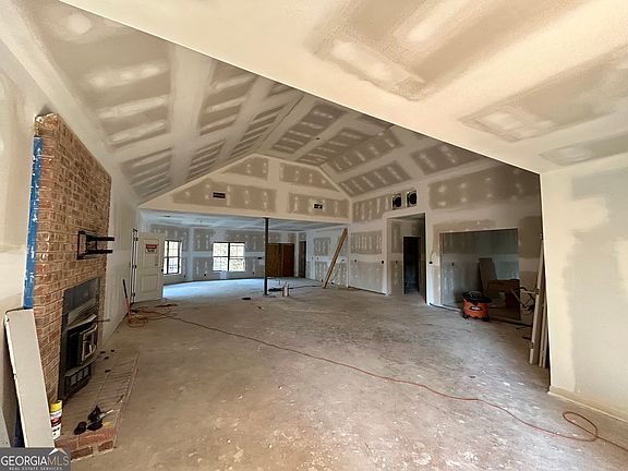 5th image of 190 Cedar Pond Rd