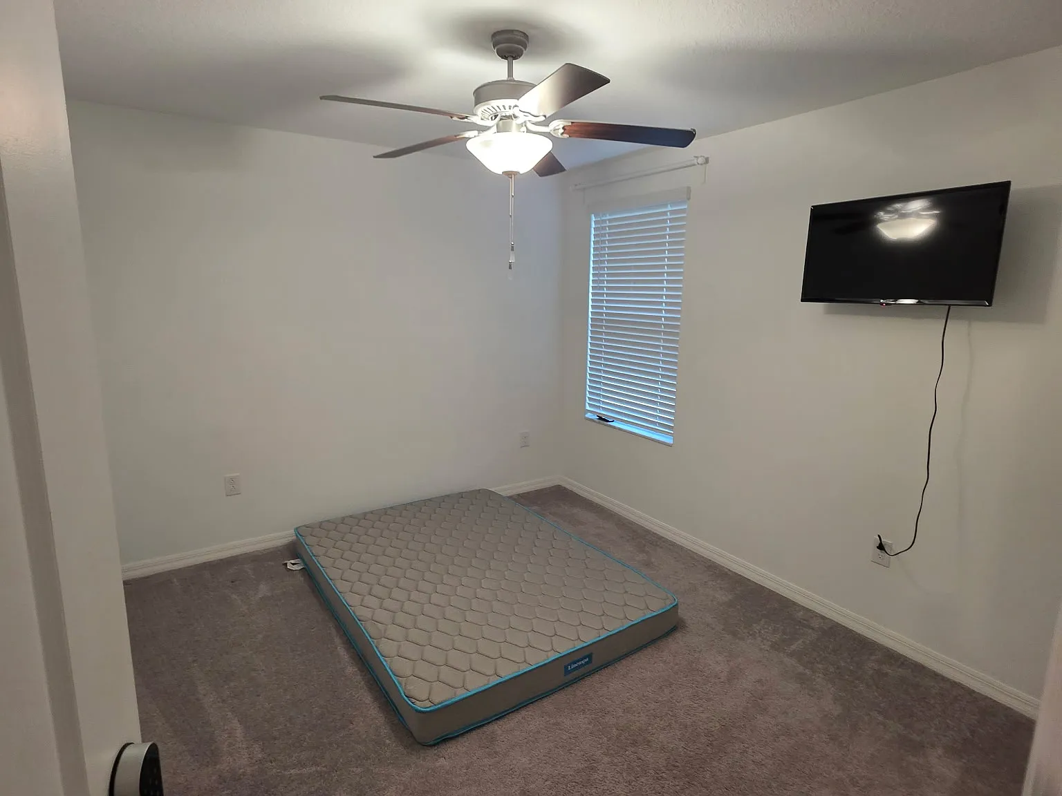 6 bed, 2580 sqft, $749 — Photo 3