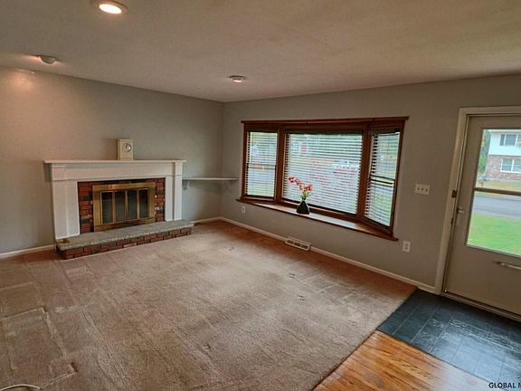 4th image of 21 Dublin Dr