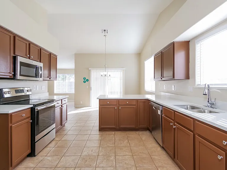 6417 N 81st Dr — Photo 5