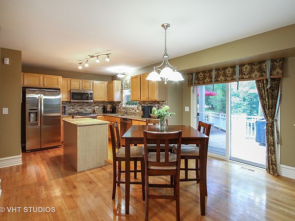 5th image of 902 Eaton Ln