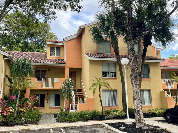 910 Coral Club Drive, Coral Springs, FL 33071