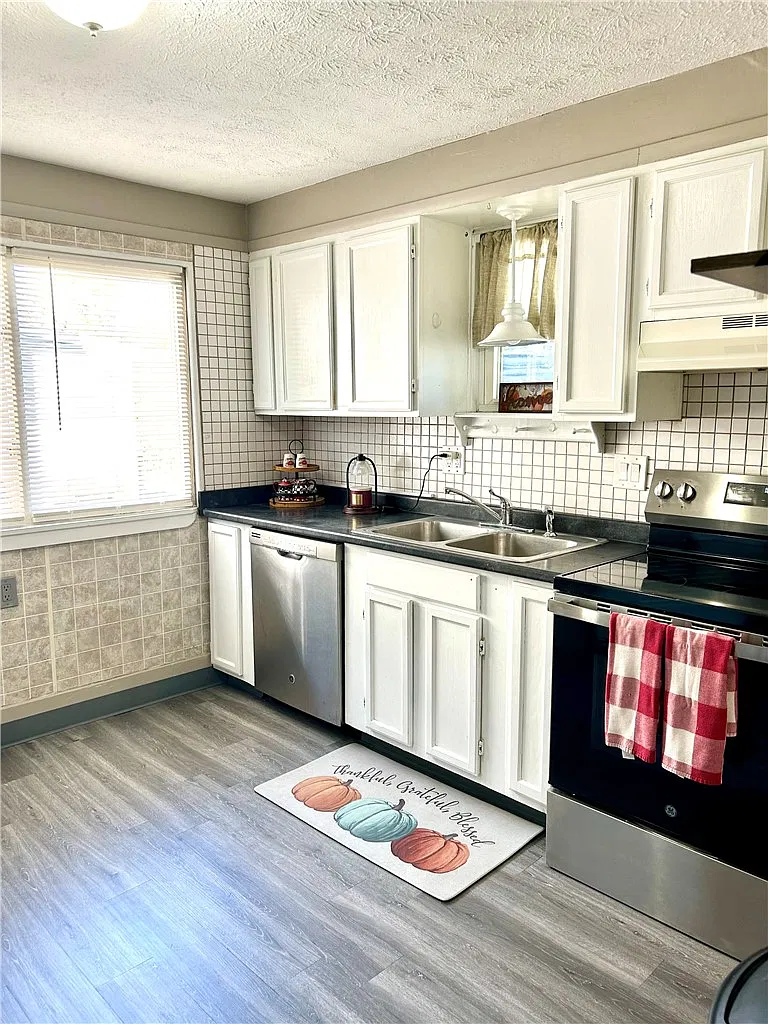 2 bed, 1.0 bath, 1055 sqft, $1,650 — Photo 4