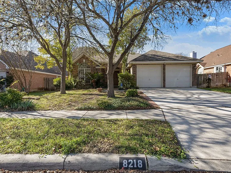 8218 Parkland Hills Dr — Photo 3