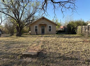 718 E Oliver St, Stamford, TX 79553