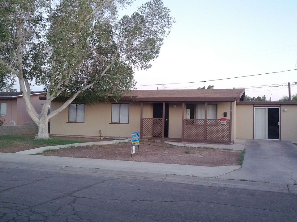 Front of House 911 E. LaMesa St.