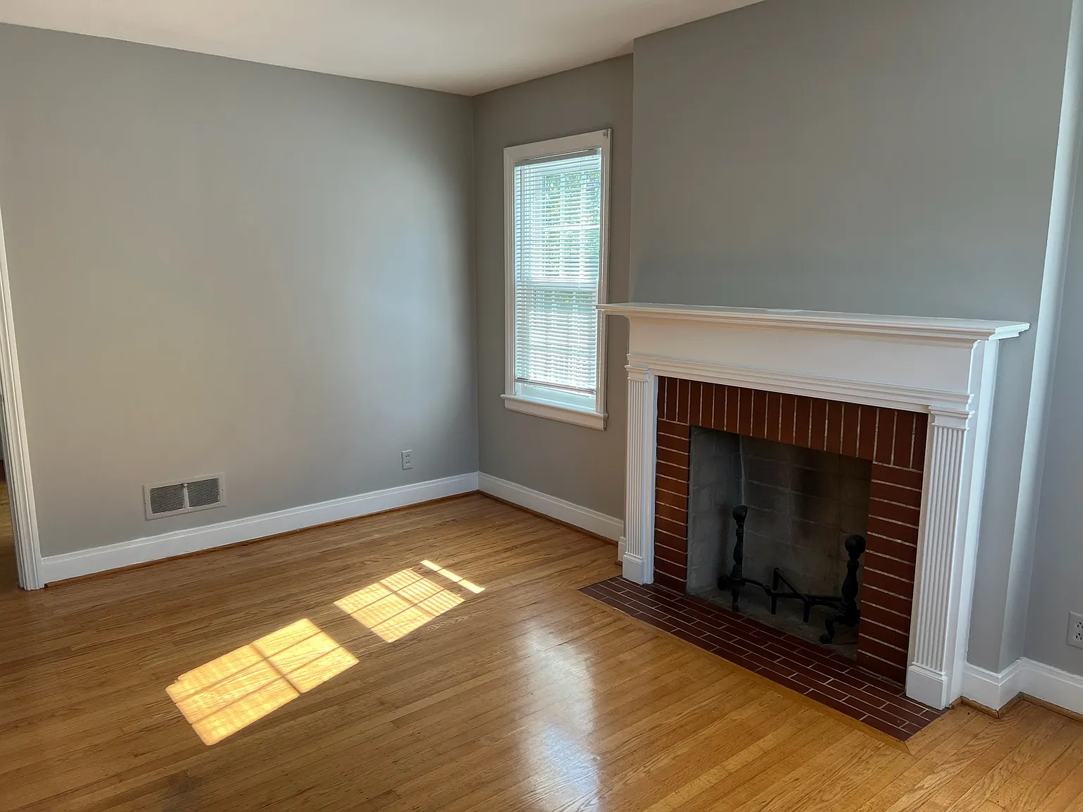 1 bed, 900 sqft, $965 — Photo 3