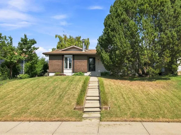 331 Queensland Cir SE, Calgary, AB T2J 4E3