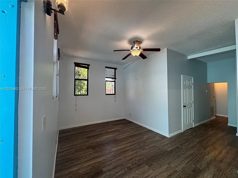 823 NE 19th Ave #13 — Photo 9